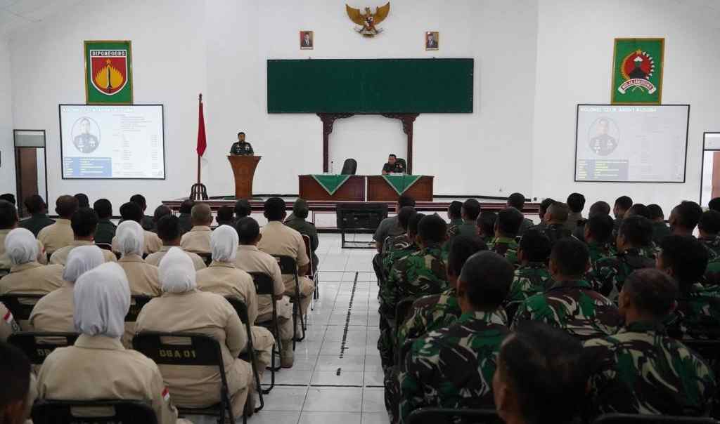 Jam Komandan, Jalin dan Pererat Komunikasi Pimpinan dan Anggota Jam Komandan, Jalin dan Pererat Komunikasi Pimpinan dan Anggota