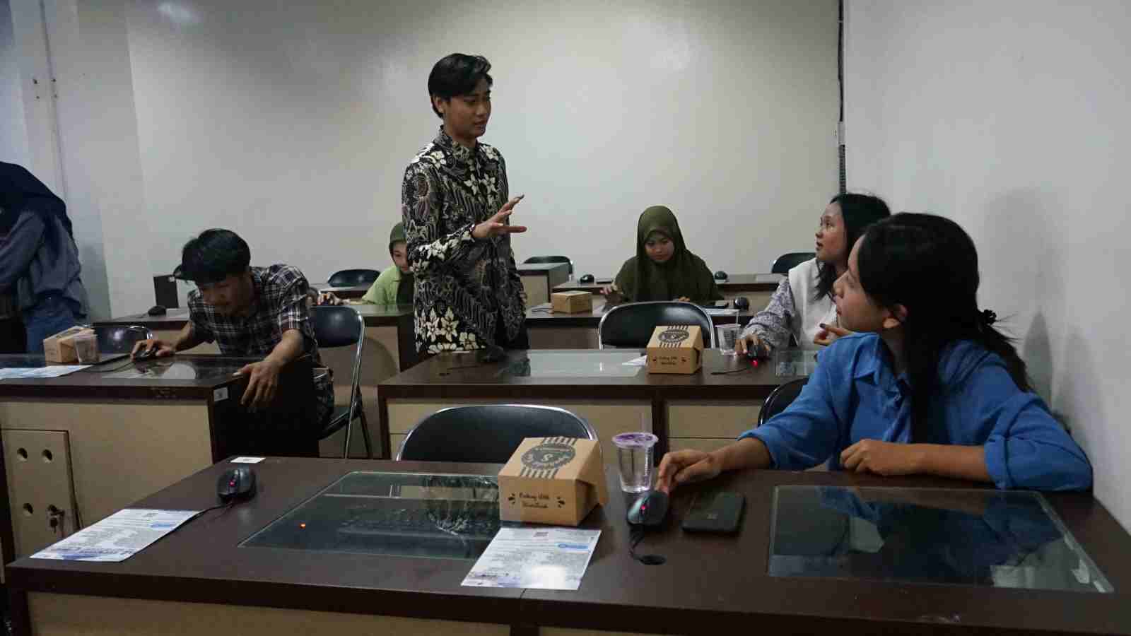 Puluhan Pelajar SMA/K se Provinsi Lampung Ikuti Pelatihan di Laboratorium IIB Darmajaya Puluhan Pelajar SMA/K se Provinsi Lampung Ikuti Pelatihan di Laboratorium IIB Darmajaya