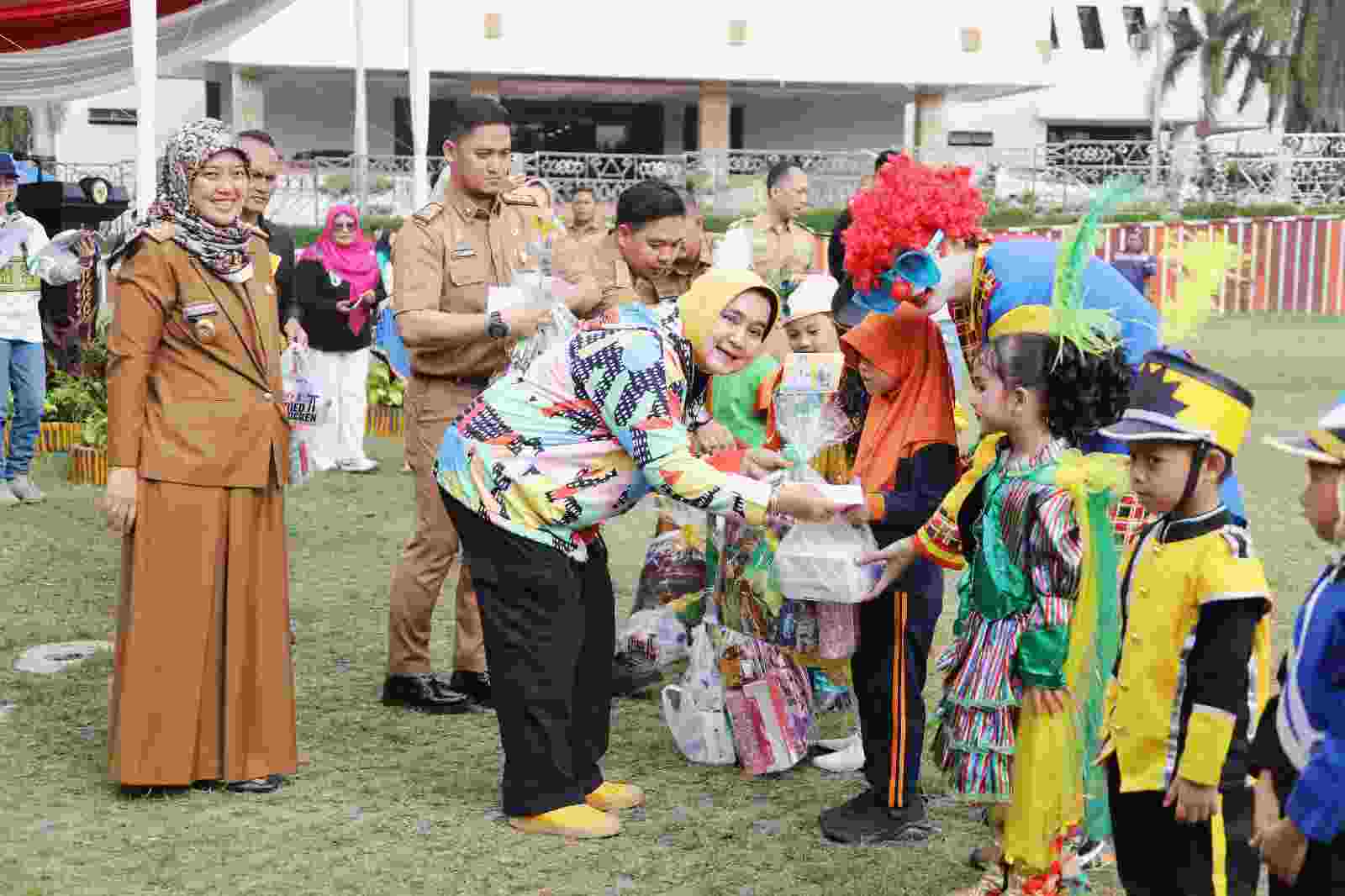 Pemprov Lampung Gelar Parade Drumband dalam Rangka Penguatan Transisi dari PAUD ke SD Pemprov Lampung Gelar Parade Drumband dalam Rangka Penguatan Transisi dari PAUD ke SD