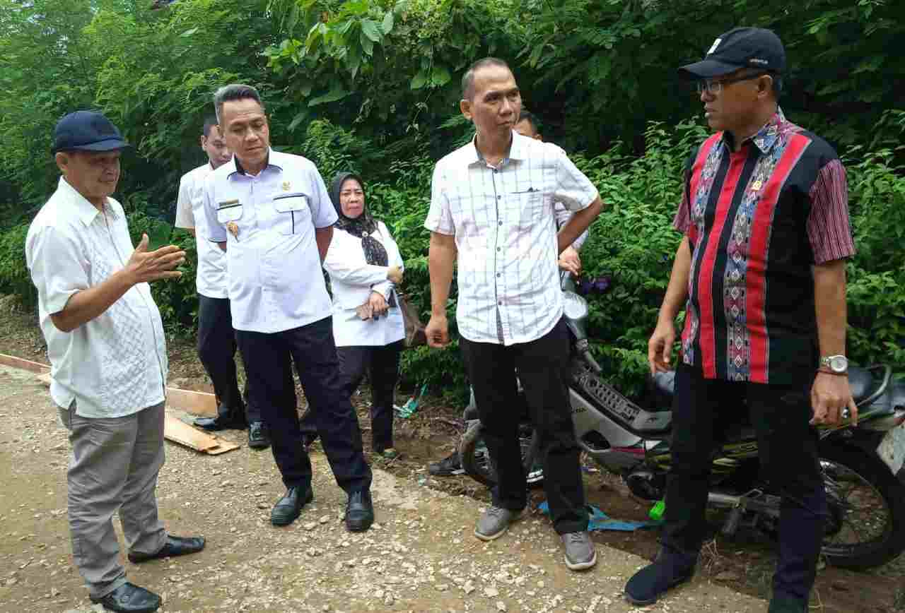 Masih Masa Pemeliharaan, Rekanan Segera Perbaiki Jalan Rabat Beton di Desa Harapan Jaya Masih Masa Pemeliharaan, Rekanan Segera Perbaiki Jalan Rabat Beton di Desa Harapan Jaya