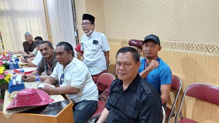 Ribuan Warga Menuntut Pengukuran Ulang Lahan HGU PTPN Wayberulu Ribuan Warga Menuntut Pengukuran Ulang Lahan HGU PTPN Wayberulu