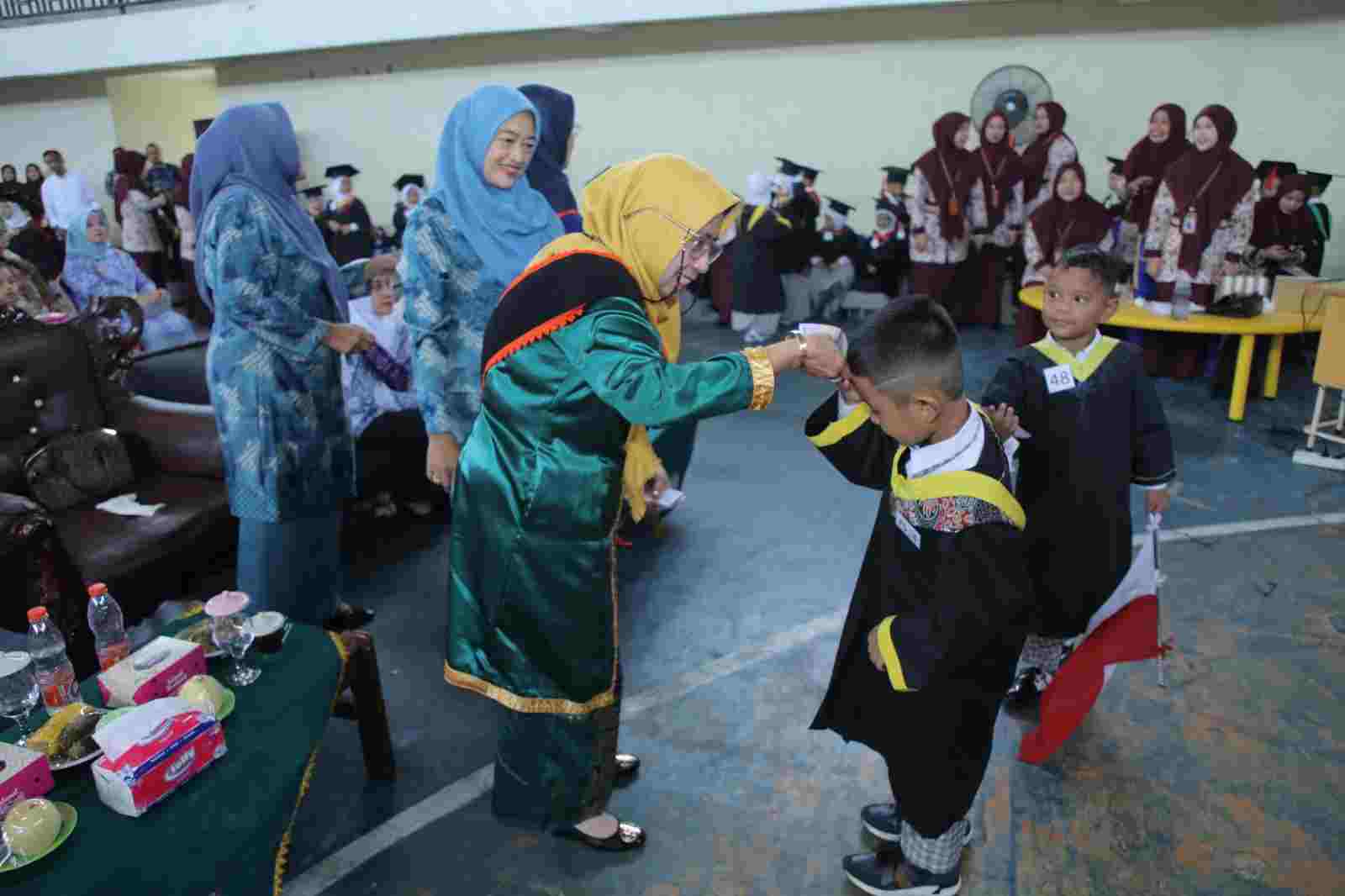 Bunda Paud Ikuti Kegiatan Pelepasan TK S Darusalam Islamic School Bunda Paud Ikuti Kegiatan Pelepasan TK S Darusalam Islamic School