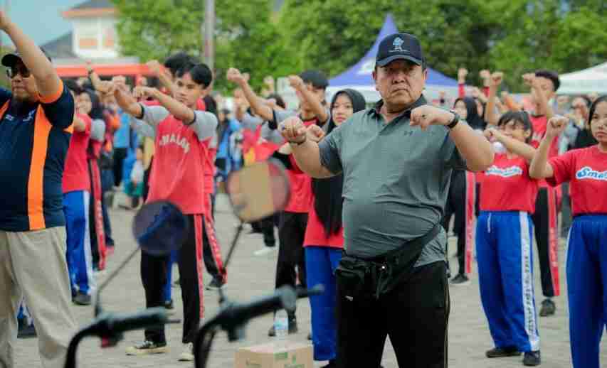 Gubernur Arinal Ikuti Senam Bersama, Gaungkan Tema: Konsumen Berdaya Ekonomi Lampung Berjaya Gubernur Arinal Ikuti Senam Bersama, Gaungkan Tema: Konsumen Berdaya Ekonomi Lampung Berjaya