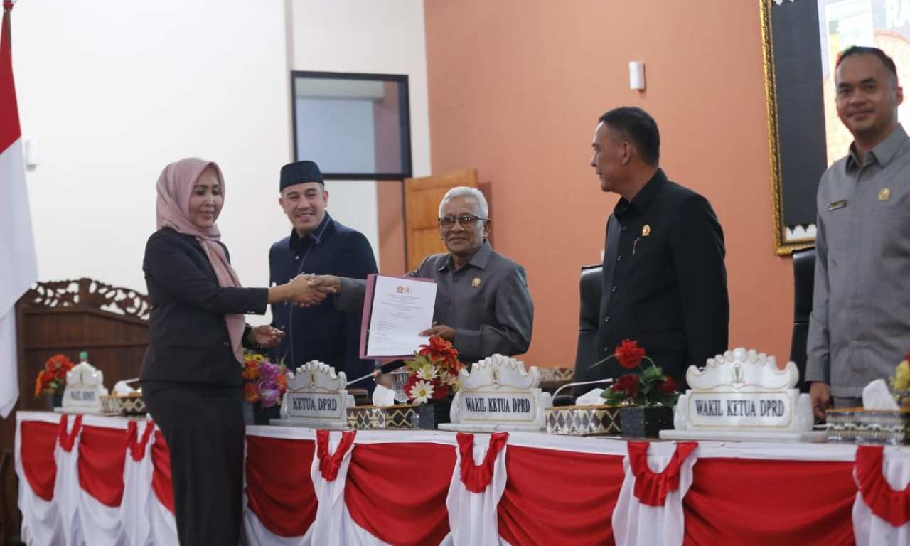 H.Dendi Ramadhona Sampaikan Raperda tentang Pertanggung jawaban APBD TA 2022 pada Rapat Paripurna DPRD H.Dendi Ramadhona Sampaikan Raperda tentang Pertanggung jawaban APBD TA 2022 pada Rapat Paripurna DPRD