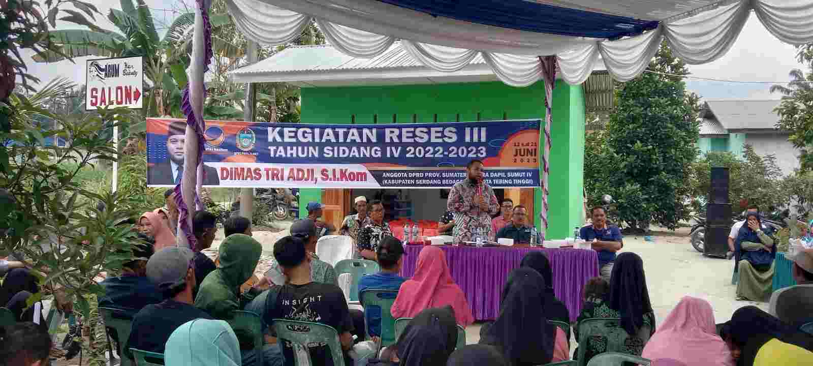 Anggota DPRD Dimas Triadji Menerima Aduan Warga Terkait Infrastruktur Jalan Anggota DPRD Dimas Triadji Menerima Aduan Warga Terkait Infrastruktur Jalan