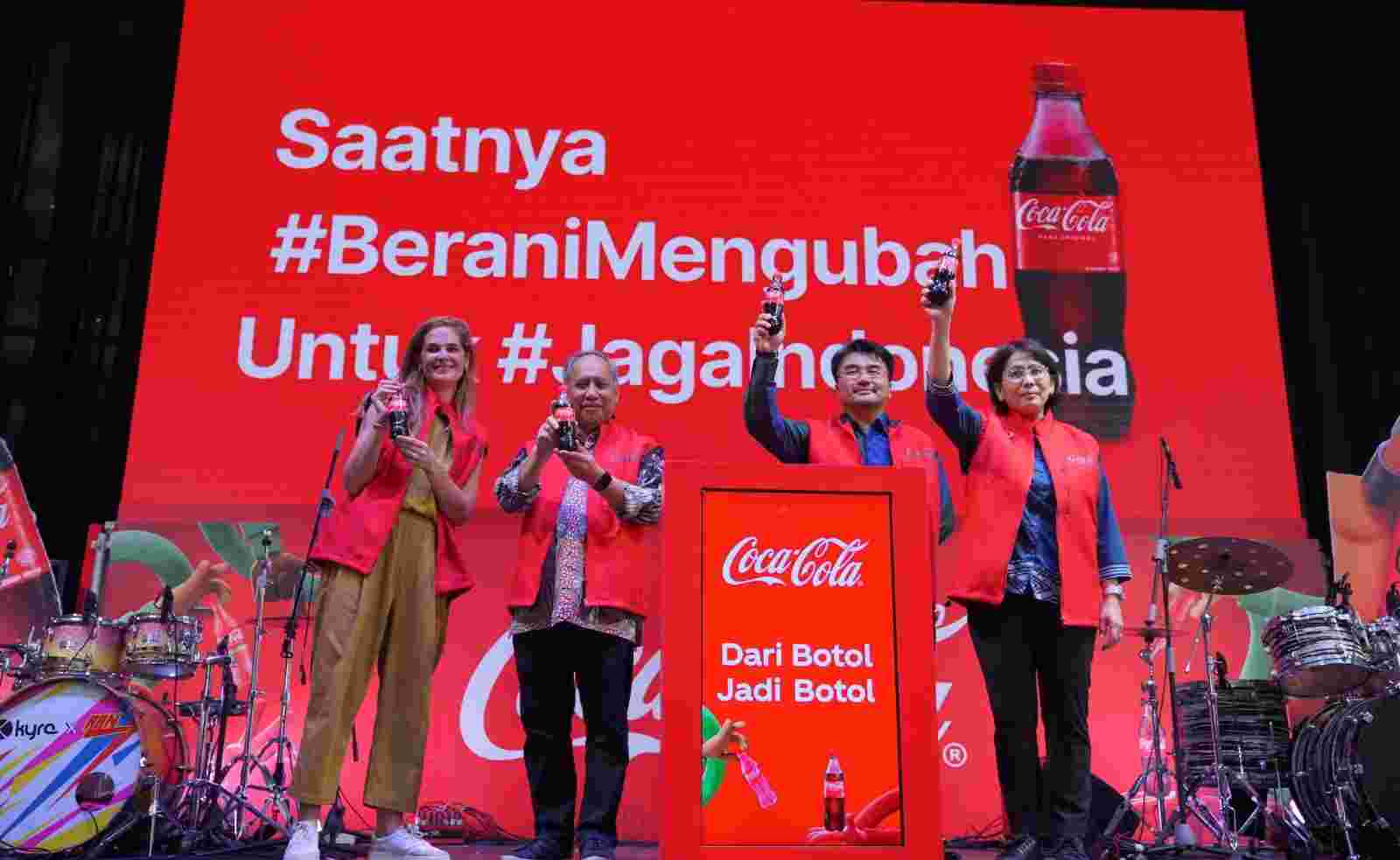 Coca-Coca Luncurkan Botol 100% rPET di Indonesia Coca-Coca Luncurkan Botol 100% rPET di Indonesia