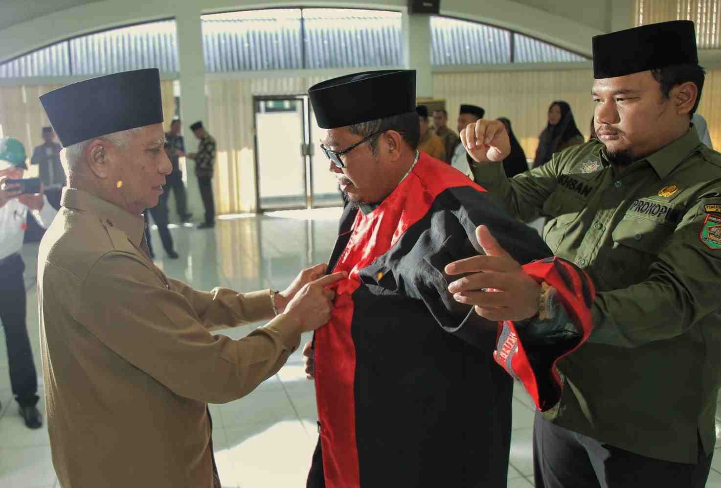 Bupati Surya Lantik dan Bai’at Dewan Juri Festival Seni Nasyid/Qasidah Bupati Surya Lantik dan Bai’at Dewan Juri Festival Seni Nasyid/Qasidah