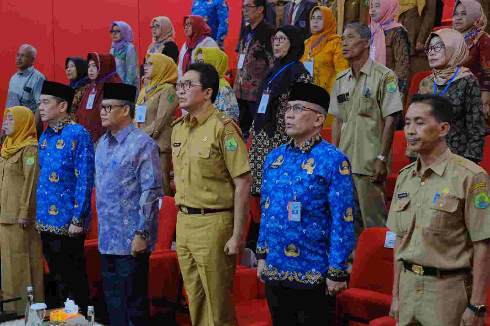 Pj Bupati H Apriyadi Ajak Anggota Korpri yang Pensiun Tetap Berkarya dan Berinovasi Untuk Bangsa Pj Bupati H Apriyadi Ajak Anggota Korpri yang Pensiun Tetap Berkarya dan Berinovasi Untuk Bangsa