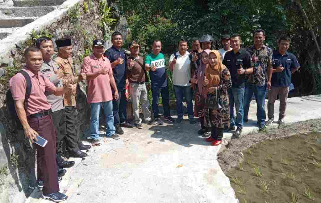 Desifa Hendri Ikut Monitoring, Pantau Pekerjaan Peningkatan Jalan Usaha Tani Desifa Hendri Ikut Monitoring, Pantau Pekerjaan Peningkatan Jalan Usaha Tani