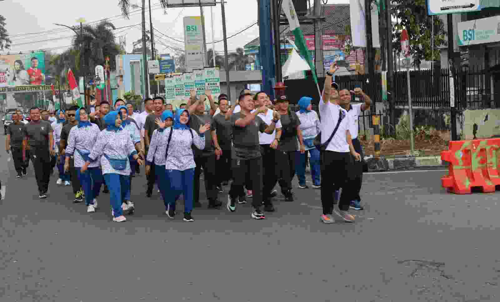 Sambut Hari Bhayangkara ke-77, Polresta Bandar Lampung Gelar Olah Raga Bersama TNI-Polri Sambut Hari Bhayangkara ke-77, Polresta Bandar Lampung Gelar Olah Raga Bersama TNI-Polri