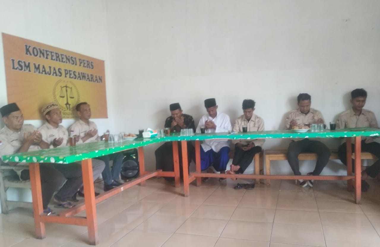 Peresmian Kantor DPC LSM MAJAS Dihadiri Ketua Komisi I DPRD Pesawaran & Seluruh Anggota Peresmian Kantor DPC LSM MAJAS Dihadiri Ketua Komisi I DPRD Pesawaran & Seluruh Anggota