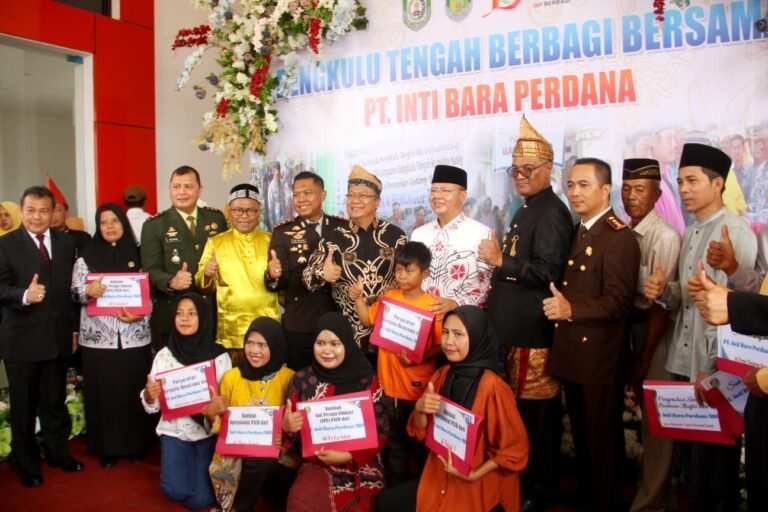 Hadiri Puncak HUT ke-15 Bengkulu Tengah, Gubernur Rohidin Berharap Pembangunan Semakin Meningkat Hadiri Puncak HUT ke-15 Bengkulu Tengah, Gubernur Rohidin Berharap Pembangunan Semakin Meningkat