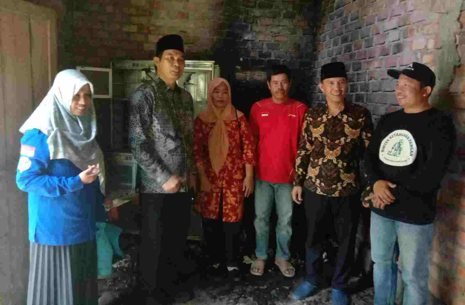 Pemkab Muba Salurkan Bantuan Untuk Korban Kebakaran di Kecamatan Babat Toman Pemkab Muba Salurkan Bantuan Untuk Korban Kebakaran di Kecamatan Babat Toman