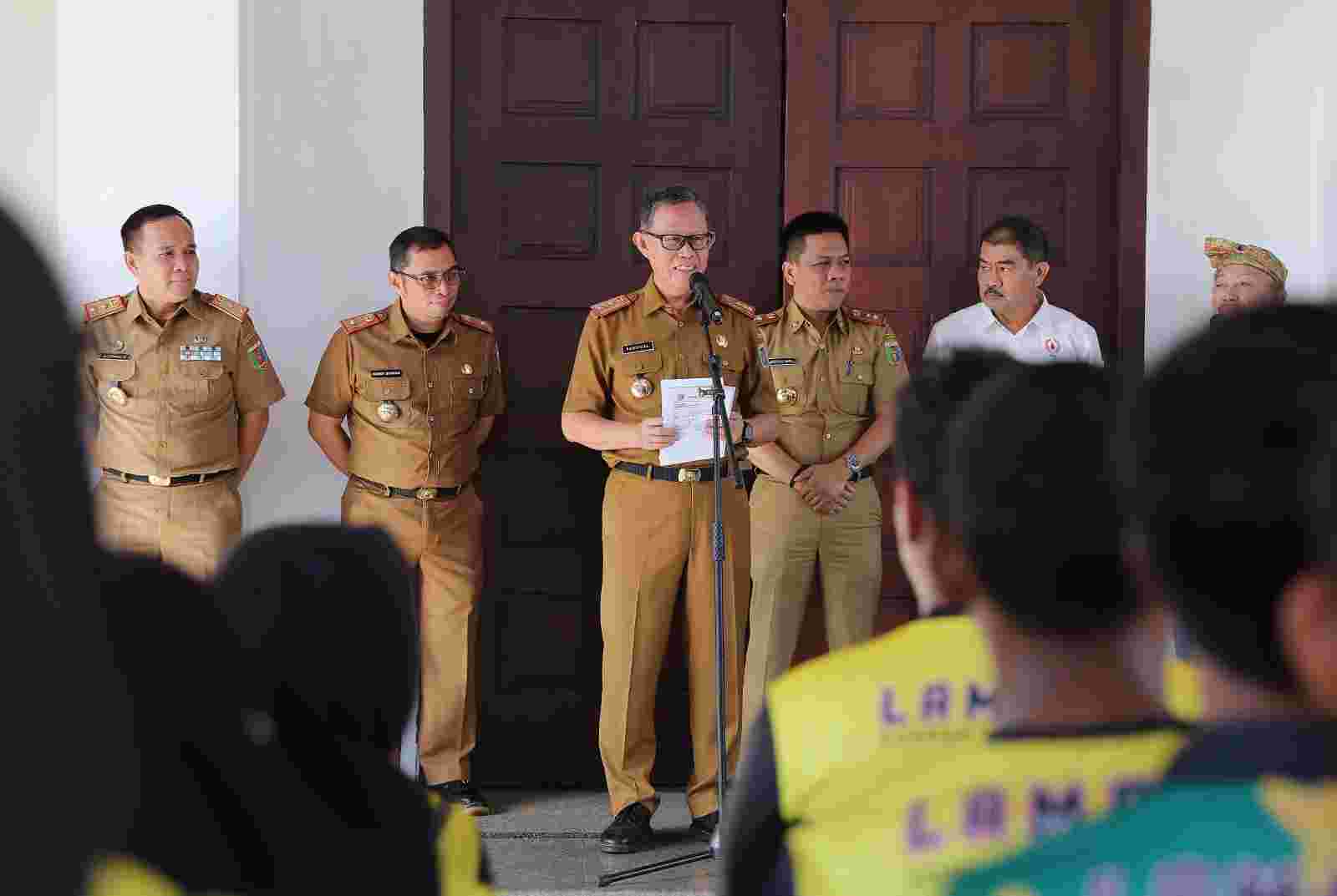 Sekdaprov Fahrizal Lepas Kontingen Kormi Ikuti Festival Olahraga Rekreasi Nasional VII Sekdaprov Fahrizal Lepas Kontingen Kormi Ikuti Festival Olahraga Rekreasi Nasional VII