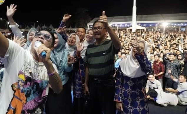 Babang Tamvan Meriahkan Penutupan Krui Fair Tahun 2023 Babang Tamvan Meriahkan Penutupan Krui Fair Tahun 2023