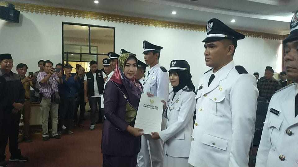 Lantik 11 Kepala Pekon, Bupati Hj.Dewi Handajani Himbau Jauhi Narkoba Lantik 11 Kepala Pekon, Bupati Hj.Dewi Handajani Himbau Jauhi Narkoba