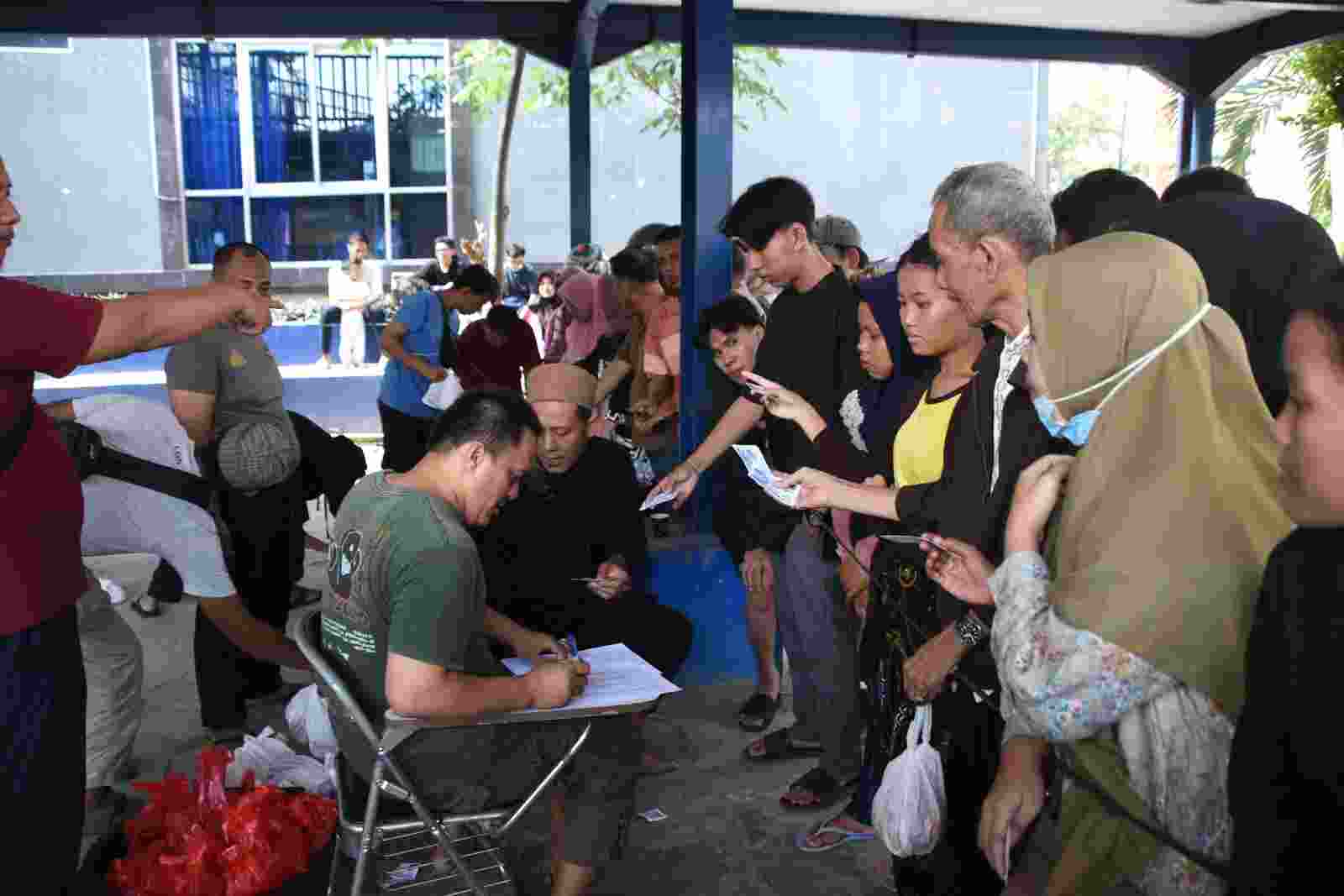 Berkurban, Yayasan Alfian Husin dan IIB Darmajaya Sembelih 2 Ekor Sapi dan 5 Ekor Kambing Berkurban, Yayasan Alfian Husin dan IIB Darmajaya Sembelih 2 Ekor Sapi dan 5 Ekor Kambing