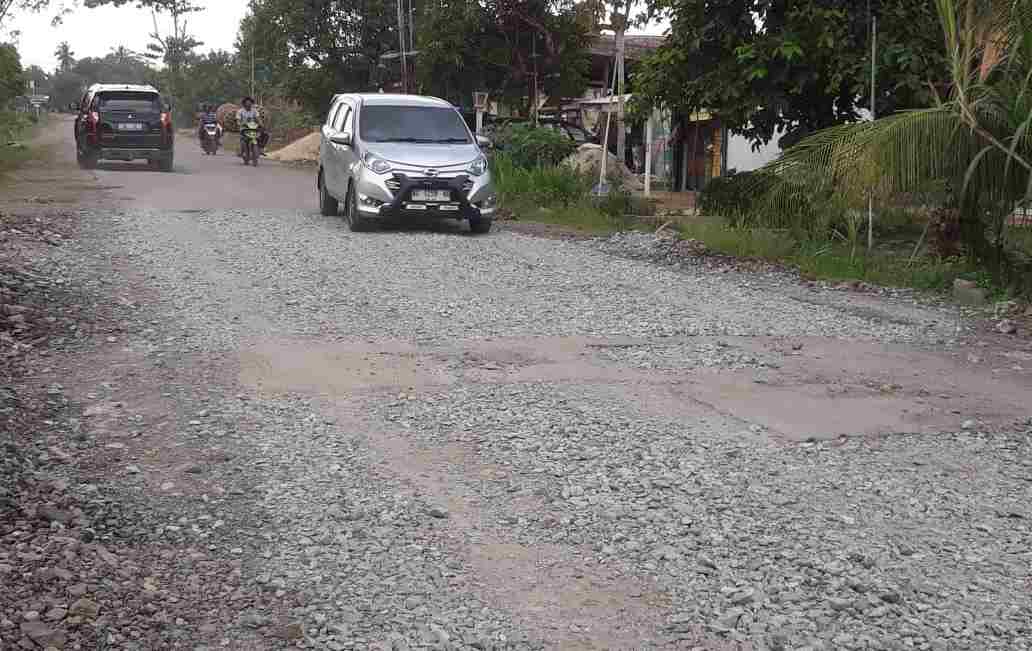 Perbaikan Jalan Ruas Simpang Bandar Sakti-Dayasakti Dipertanyakan Konsultan, Gak Digubris Perbaikan Jalan Ruas Simpang Bandar Sakti-Dayasakti Dipertanyakan Konsultan, Gak Digubris