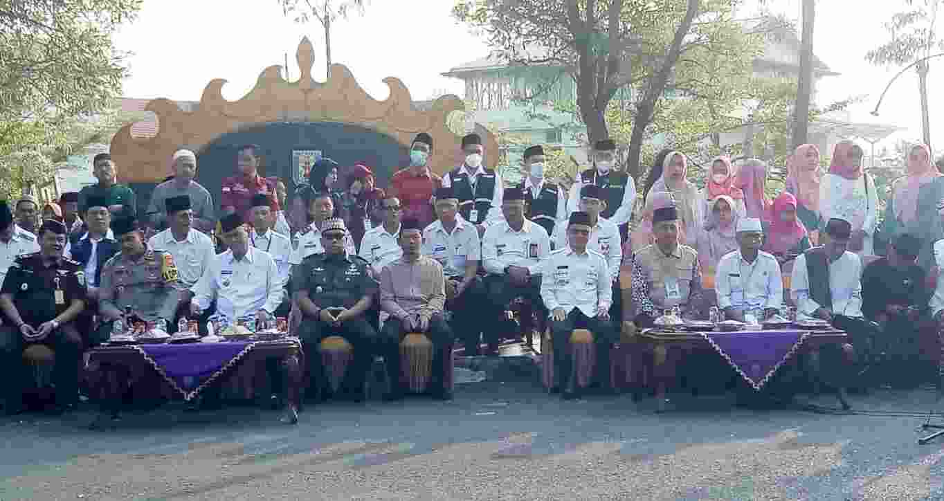 Wakil Bupati Didampingi Ketua DPRD Way Kanan Melepas 228 Jama’ah Calon Haji Wakil Bupati Didampingi Ketua DPRD Way Kanan Melepas 228 Jama’ah Calon Haji