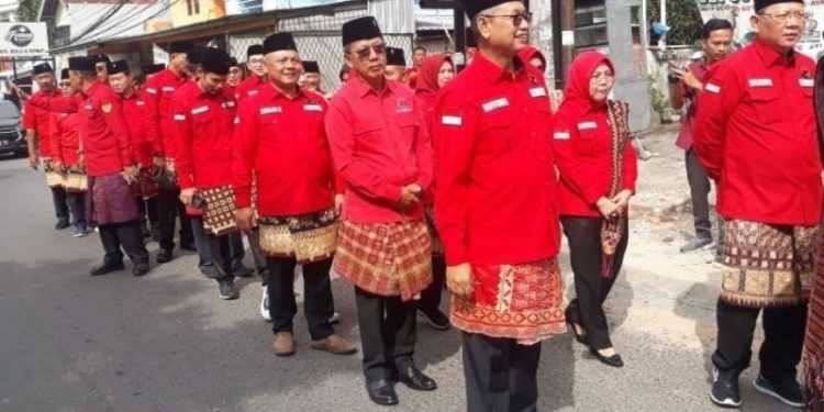 Mingrum Gumay Menghadiri Prosesi Bacaleg di KPU Lampung Mingrum Gumay Menghadiri Prosesi Bacaleg di KPU Lampung