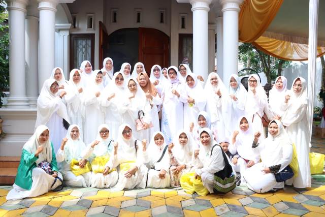 Tasyakuran Kepulangan Jamaah Haji Lampung Tengah Tasyakuran Kepulangan Jamaah Haji Lampung Tengah