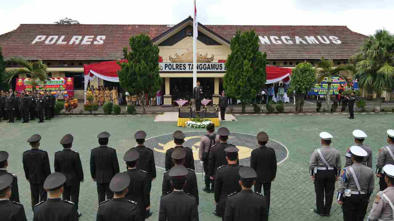 Polres Tanggamus Gelar Upacara Peringatan Hari Bhayangkara ke-77 Polres Tanggamus Gelar Upacara Peringatan Hari Bhayangkara ke-77