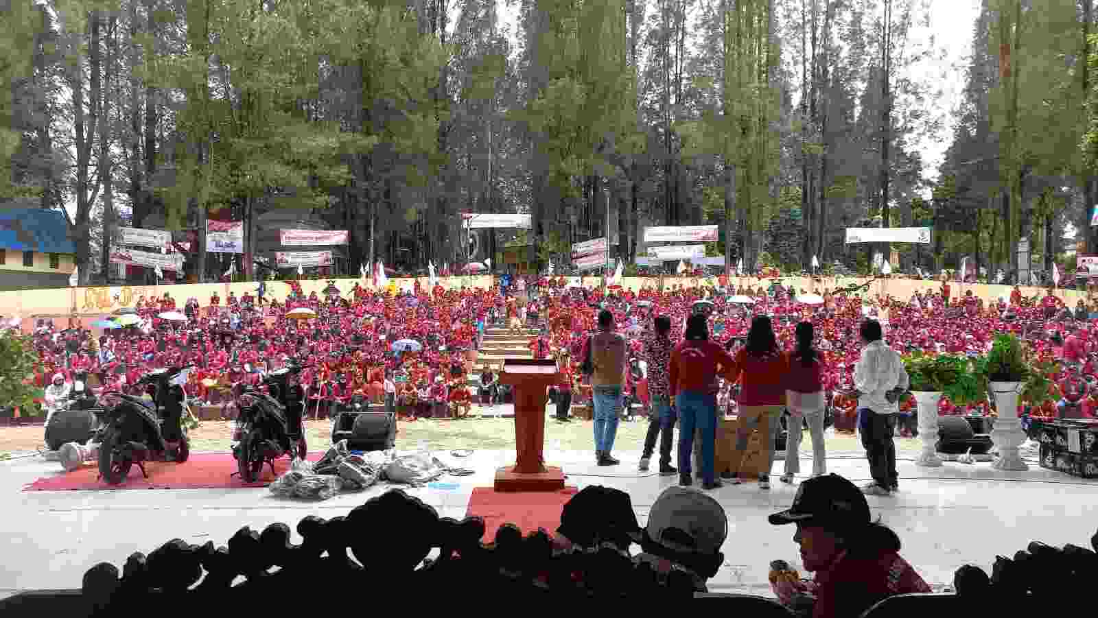 Bupati Karo Corry Sebayang Hadiri Gerak Jalan Santai PPIR Bersama Relawan Prabu Sutra Bupati Karo Corry Sebayang Hadiri Gerak Jalan Santai PPIR Bersama Relawan Prabu Sutra