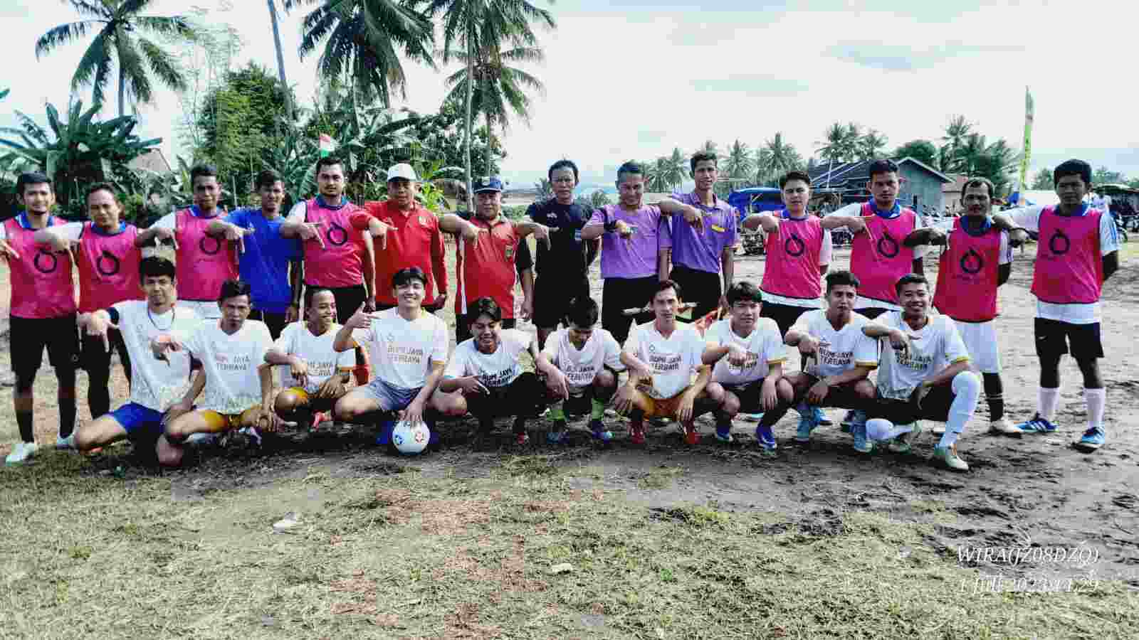 Plt Kadis Kominfo Membuka Turnamen Sepak Bola Mini Sekaligus Memberikan Bantuan Plt Kadis Kominfo Membuka Turnamen Sepak Bola Mini Sekaligus Memberikan Bantuan