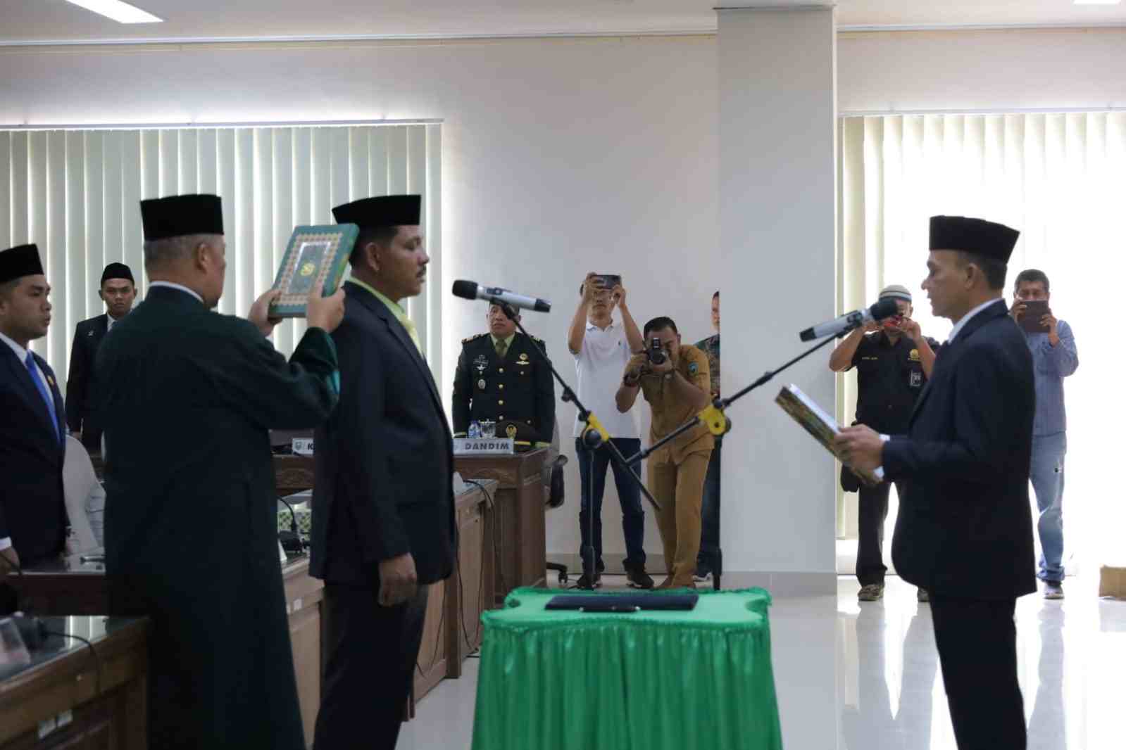 Gelar Paripurna, DPRD Pasaman Lantik Hamdan PAW Gantikan Almarhum Sodikin Gelar Paripurna, DPRD Pasaman Lantik Hamdan PAW Gantikan Almarhum Sodikin