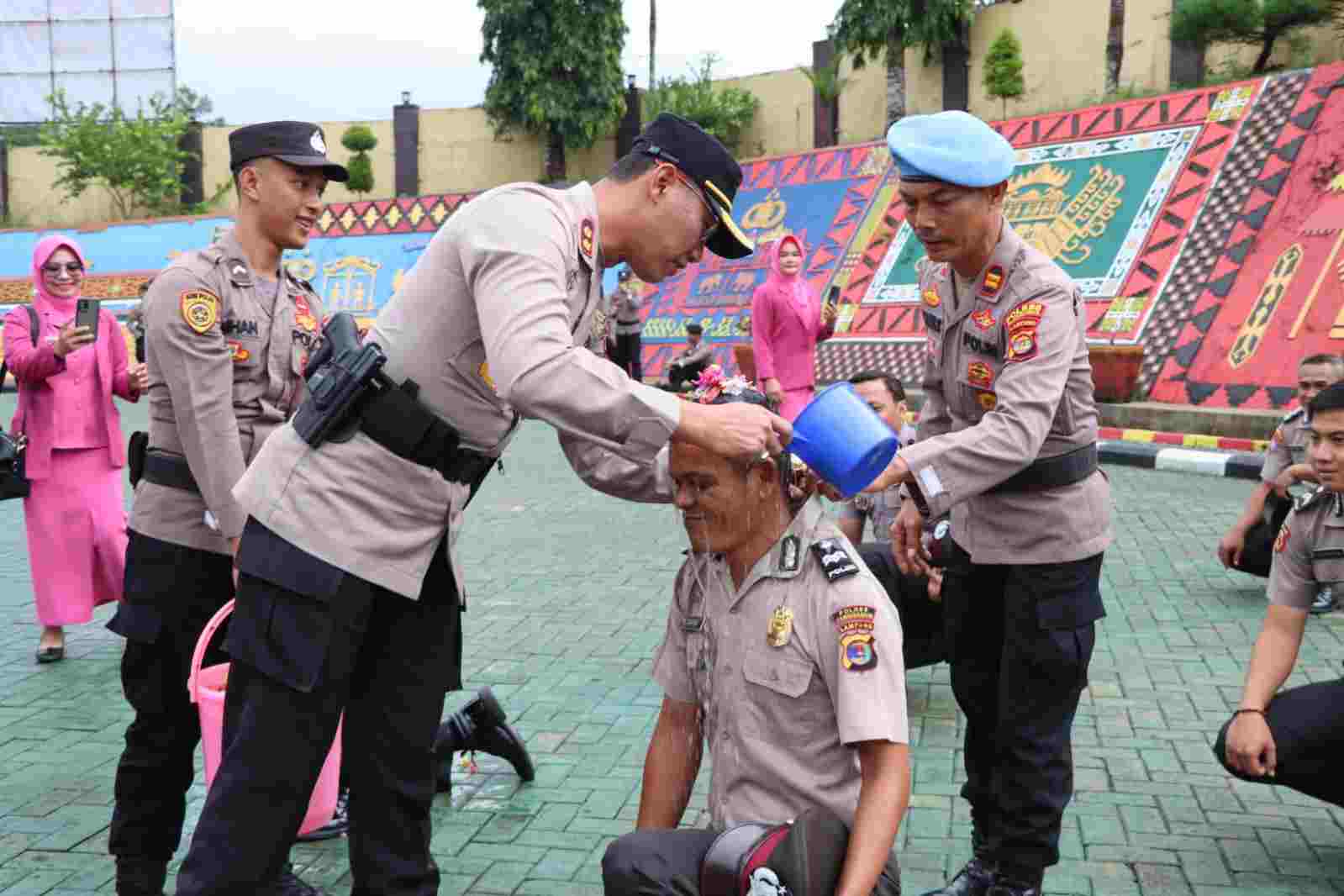Dua Puluh Delapan Personel Polres Tanggamus Naik Pangkat Dua Puluh Delapan Personel Polres Tanggamus Naik Pangkat