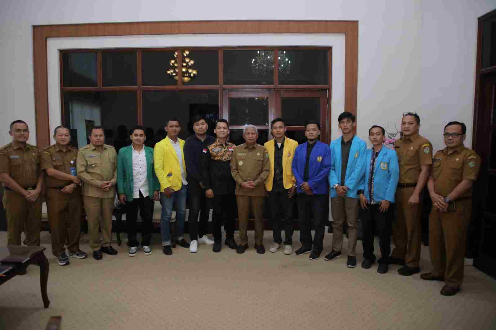 Bupati Surya Sambut Audiensi BEM Se-Kabupaten Asahan Bupati Surya Sambut Audiensi BEM Se-Kabupaten Asahan