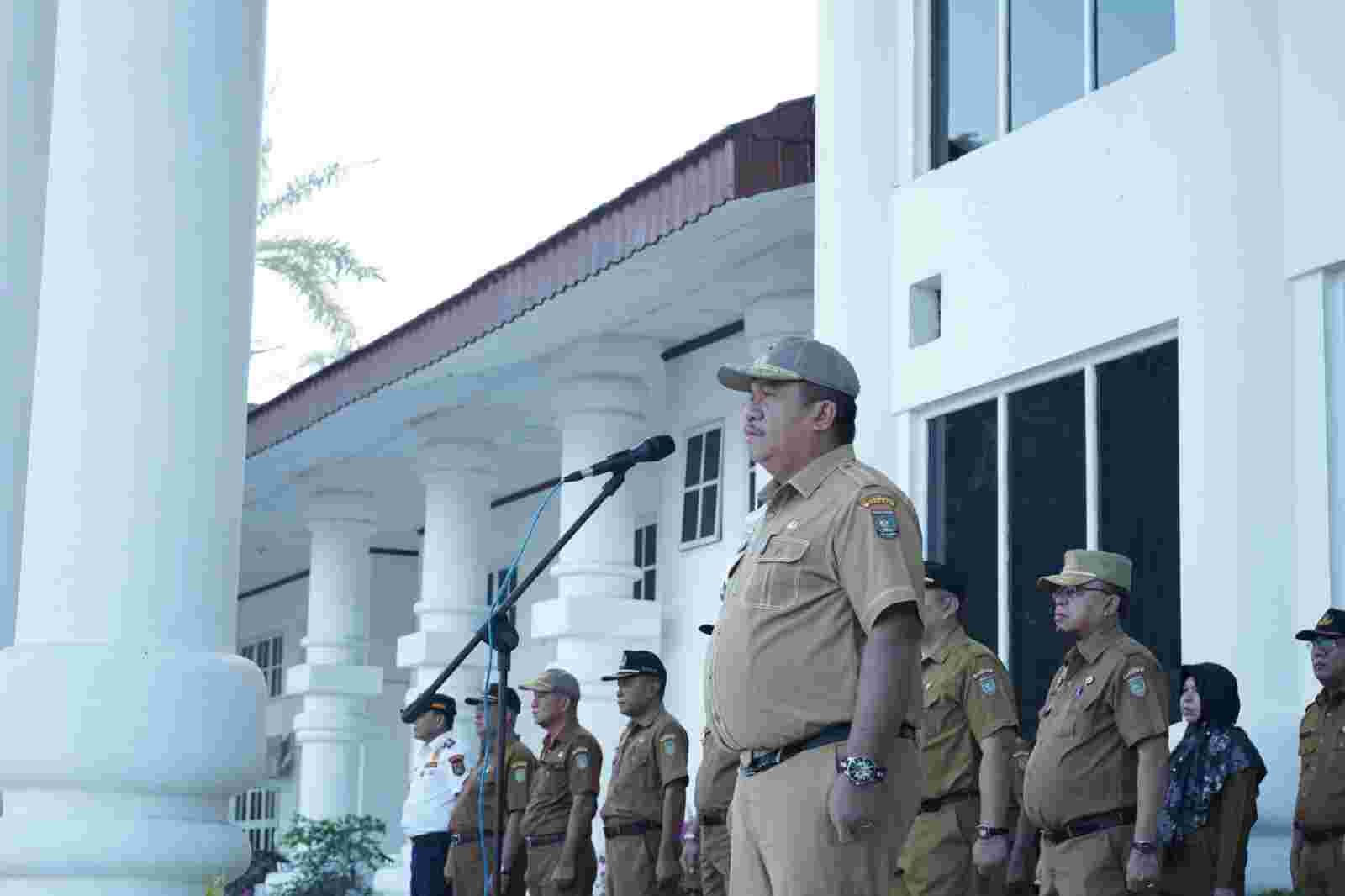 Apel Gabungan, Wabup Taufik Harap ASN Terus Bekerja Optimal Apel Gabungan, Wabup Taufik Harap ASN Terus Bekerja Optimal