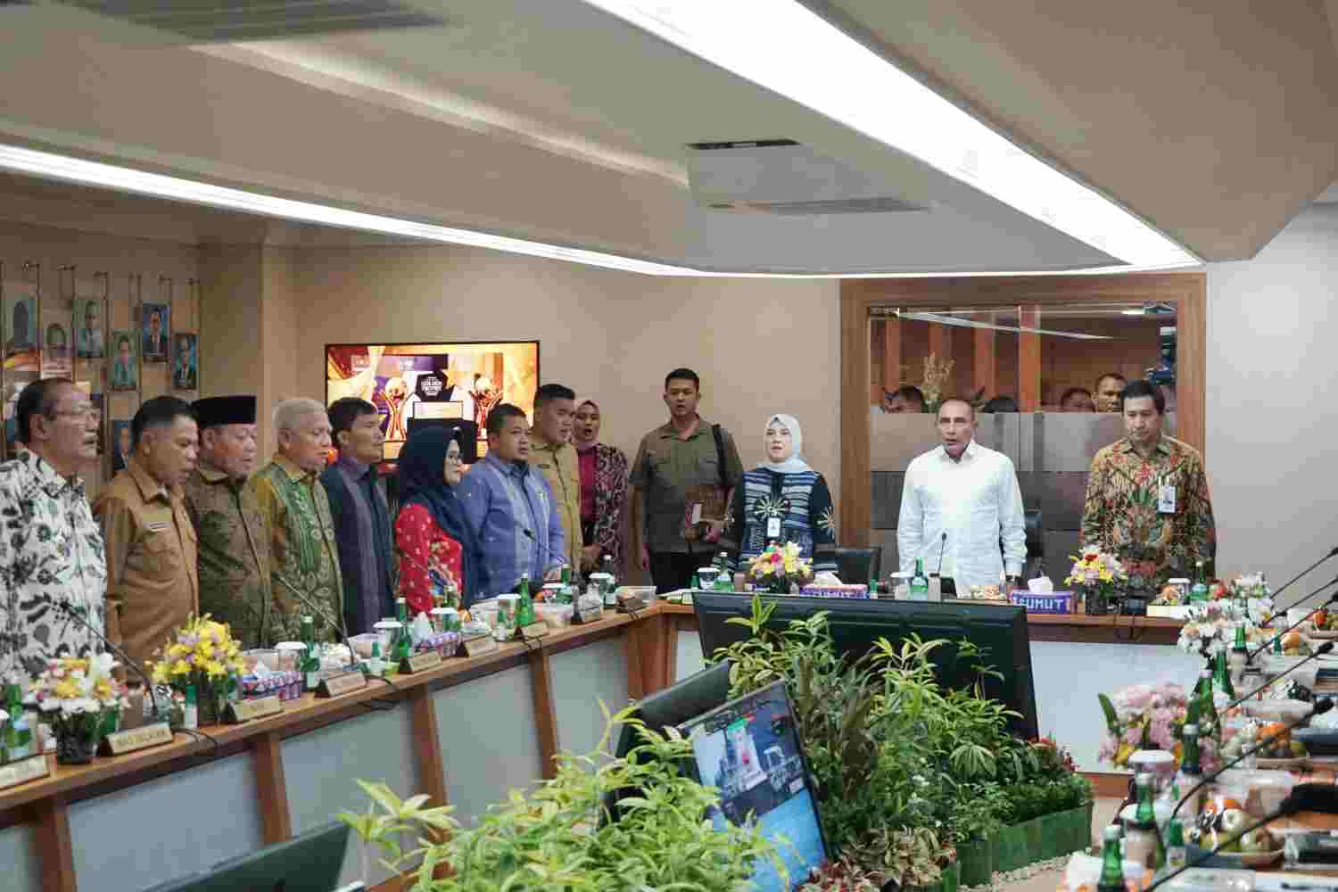 RUPS-LB, Bupati Surya Ucap Selamat Kepada Dirut Bank Sumut RUPS-LB, Bupati Surya Ucap Selamat Kepada Dirut Bank Sumut