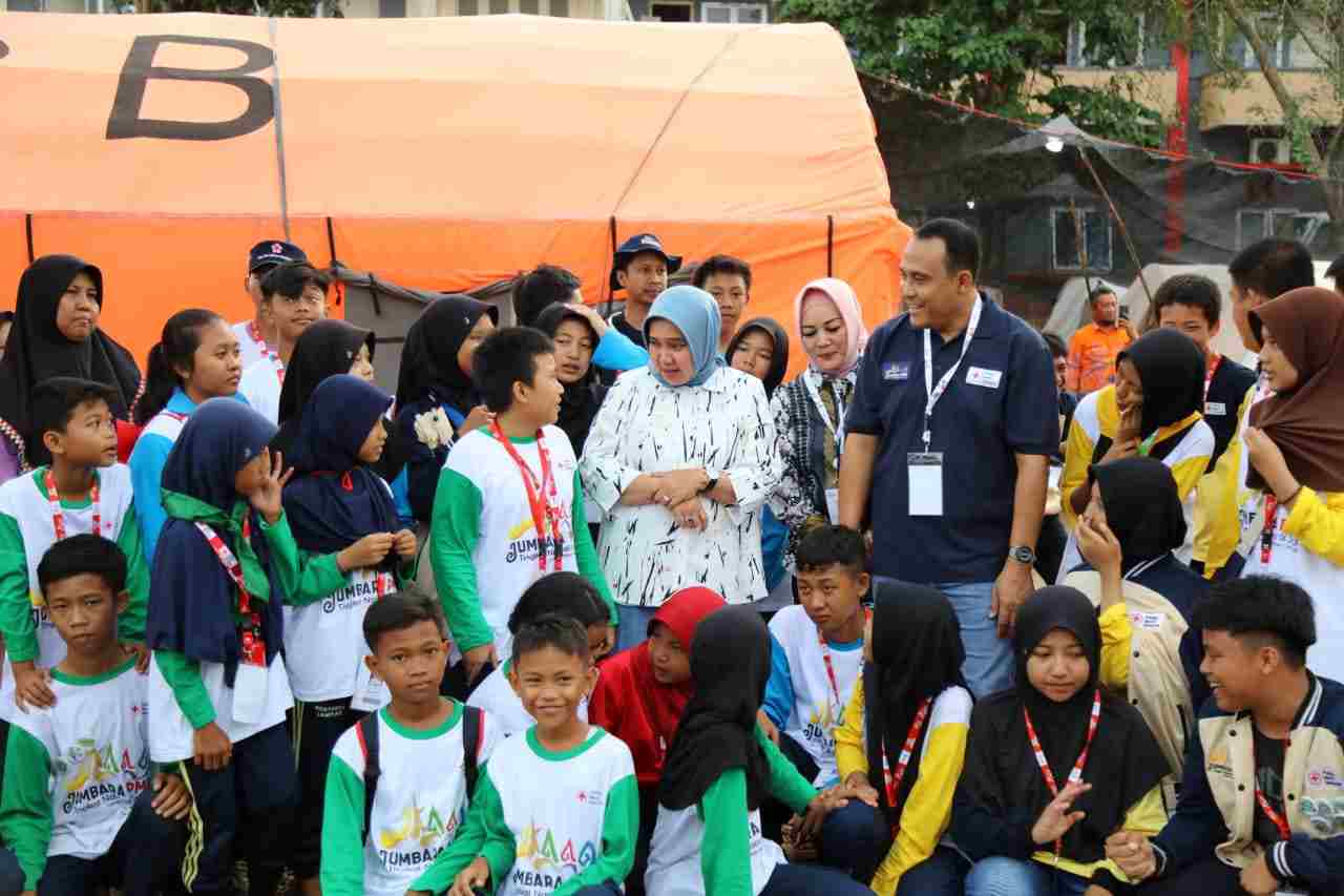 Ibu Riana Sari Kunjungi Jumbara PMR Tingkat Nasional IX Tahun 2023 di Way Handak Ibu Riana Sari Kunjungi Jumbara PMR Tingkat Nasional IX Tahun 2023 di Way Handak