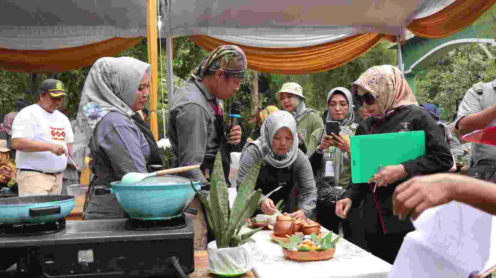 Mengulik Potensi HHBK Melalui Festival Wisata Hutan Lampung 2023 Mengulik Potensi HHBK Melalui Festival Wisata Hutan Lampung 2023
