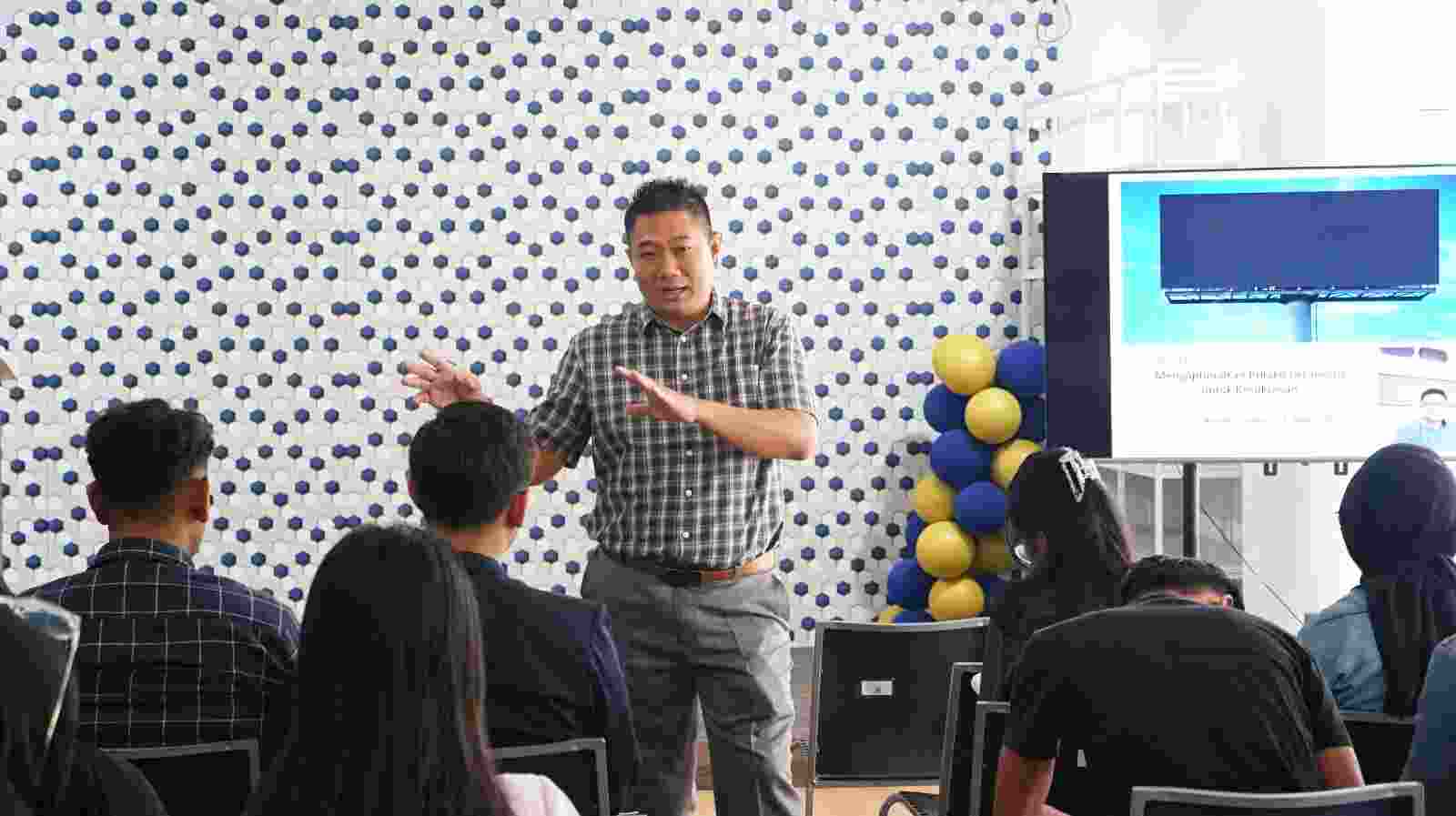 Prodi Manajemen IIB Darmajaya Hadirkan Praktisi Mengajar di Kelas Prodi Manajemen IIB Darmajaya Hadirkan Praktisi Mengajar di Kelas