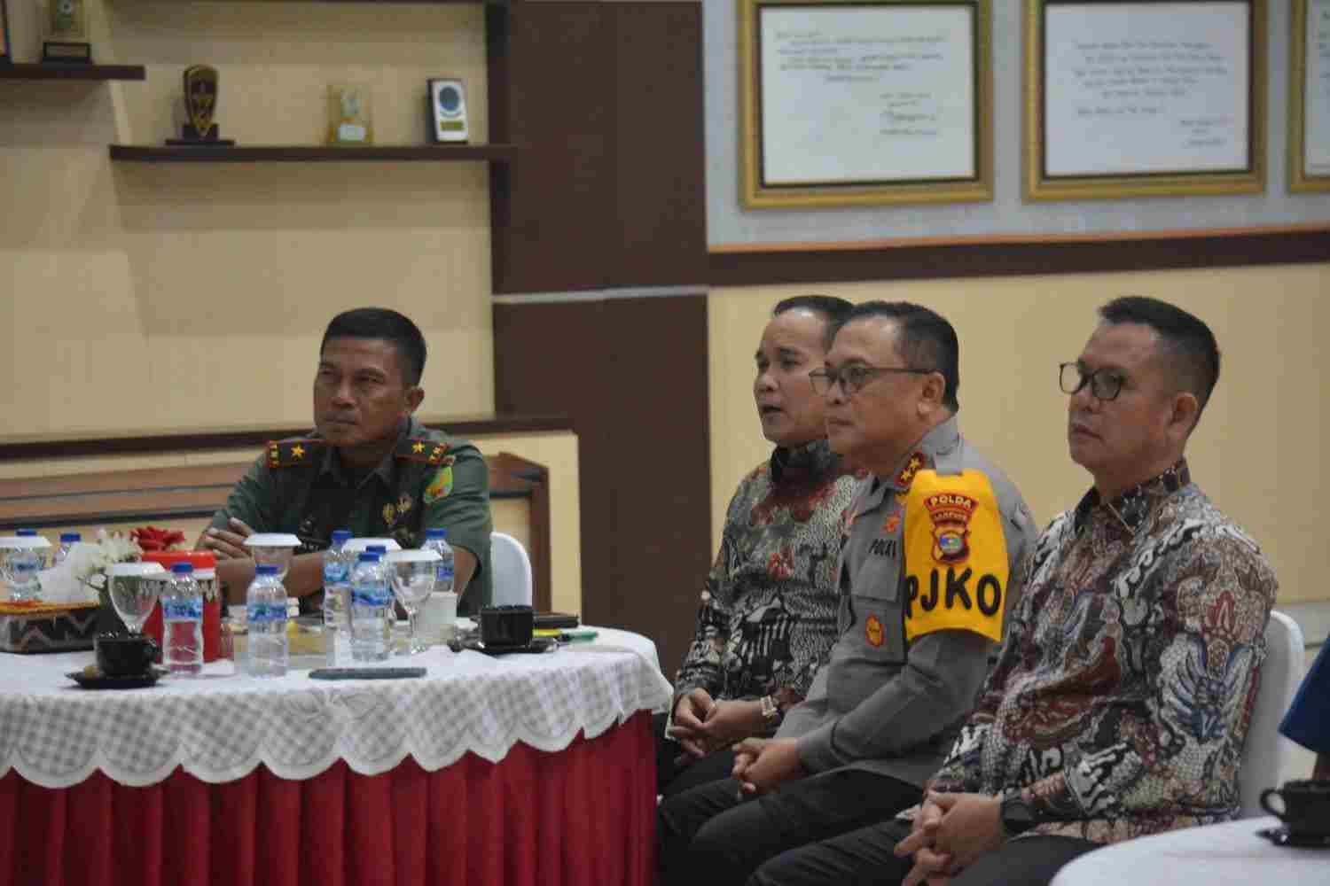 Danrem Bersama Forkopimda Serta Insan Pers Saksikan Pemberian Apresiasi KASAD AWARD Danrem Bersama Forkopimda Serta Insan Pers Saksikan Pemberian Apresiasi KASAD AWARD