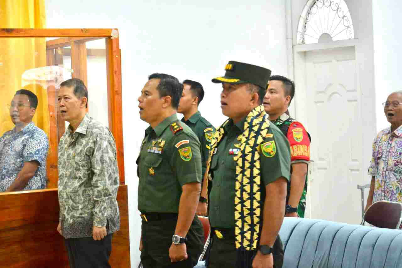 Dipertemuan Pendeta se-Provinsi Lampung Kasiter Kasrem Sampaikan Wawasan Kebangsaan Dipertemuan Pendeta se-Provinsi Lampung Kasiter Kasrem Sampaikan Wawasan Kebangsaan