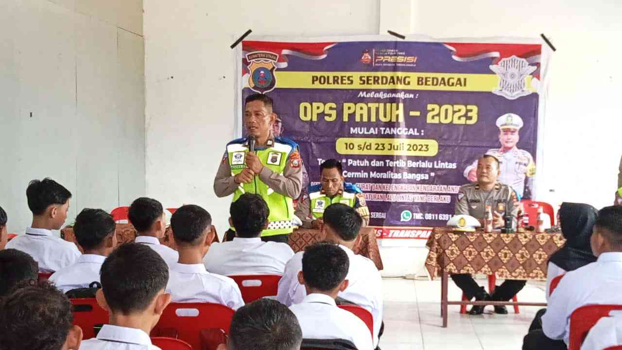 Satlantas Polres Berikan Bimbingan Kepatuhan Lalulintas Kamseltibcar Pelajar Satlantas Polres Berikan Bimbingan Kepatuhan Lalulintas Kamseltibcar Pelajar