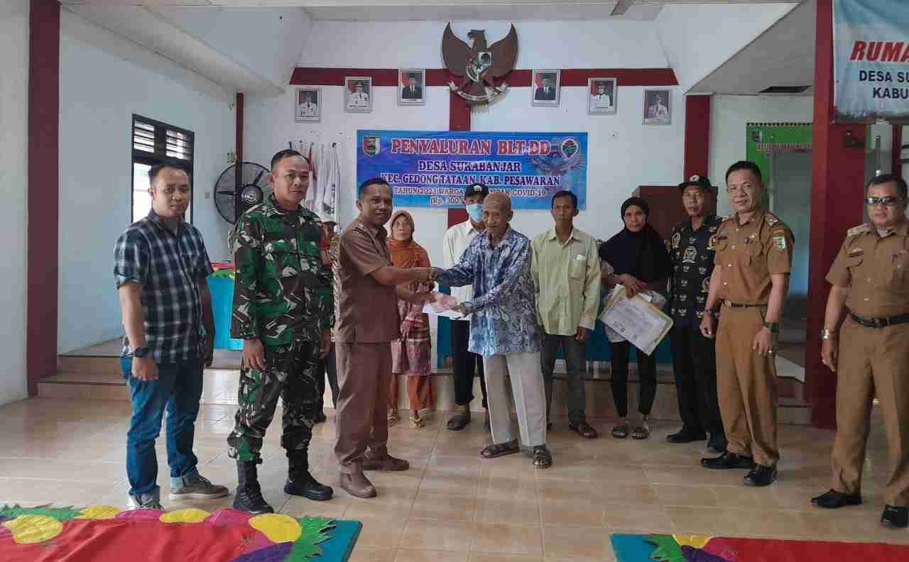 Pemdes Sukabanjar Salurkan BLT-DD Tahap II ke 31 KPM Pemdes Sukabanjar Salurkan BLT-DD Tahap II ke 31 KPM