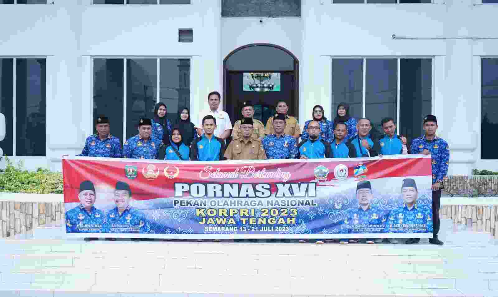 Sekda John Hardi Lepas 6 Orang Atlet DPK KORPRI Asahan Sekda John Hardi Lepas 6 Orang Atlet DPK KORPRI Asahan