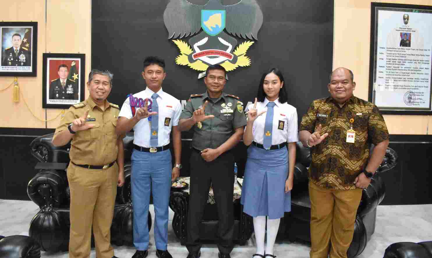 Sambut Paskibraka Wakil Lampung, Danrem 043/Gatam: Saya Bangga Dengan Kalian Sambut Paskibraka Wakil Lampung, Danrem 043/Gatam: Saya Bangga Dengan Kalian