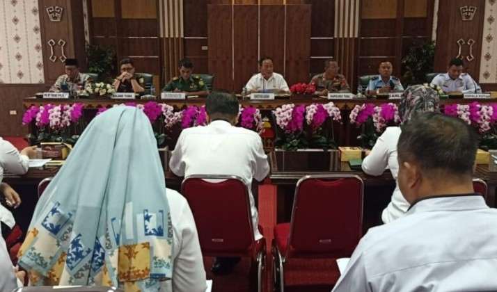 Sambut HUT RI ke-78, Sekda Ir Anthoni Pimpin Rapat Pembahasan Persiapan HUT RI Sambut HUT RI ke-78, Sekda Ir Anthoni Pimpin Rapat Pembahasan Persiapan HUT RI