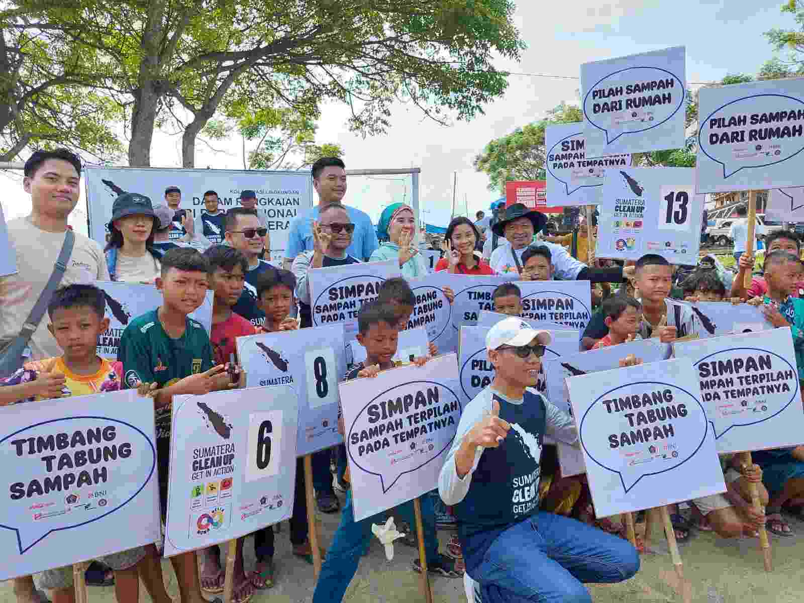 CCEP Indonesia Bersama PWI Gelar Aksi Pungut Sampah Terpilah Serentak CCEP Indonesia Bersama PWI Gelar Aksi Pungut Sampah Terpilah Serentak