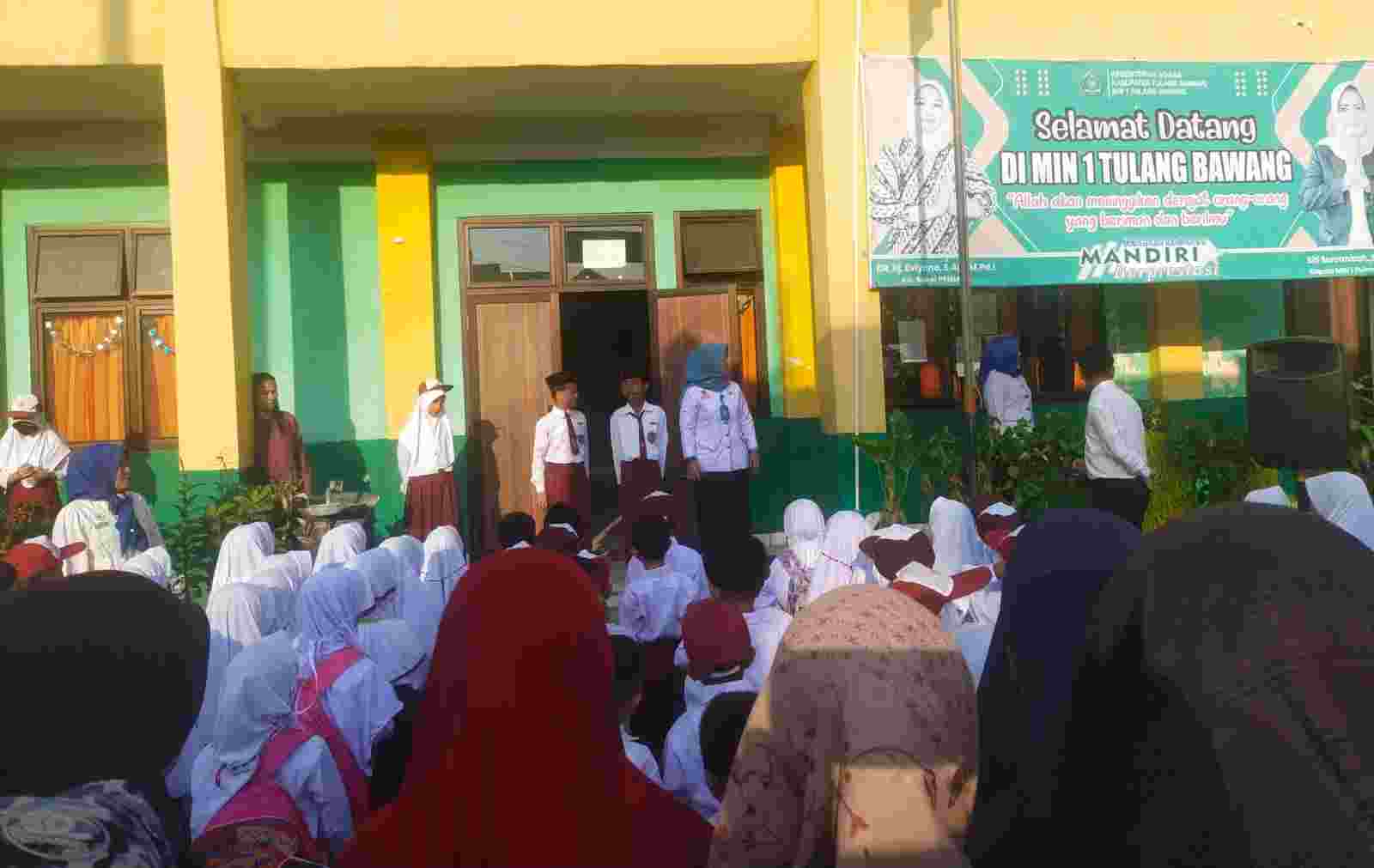 MIN Negeri 1 Menggala Hari Pertama Masuk Sekolah Gelar Upacara Bendera MIN Negeri 1 Menggala Hari Pertama Masuk Sekolah Gelar Upacara Bendera