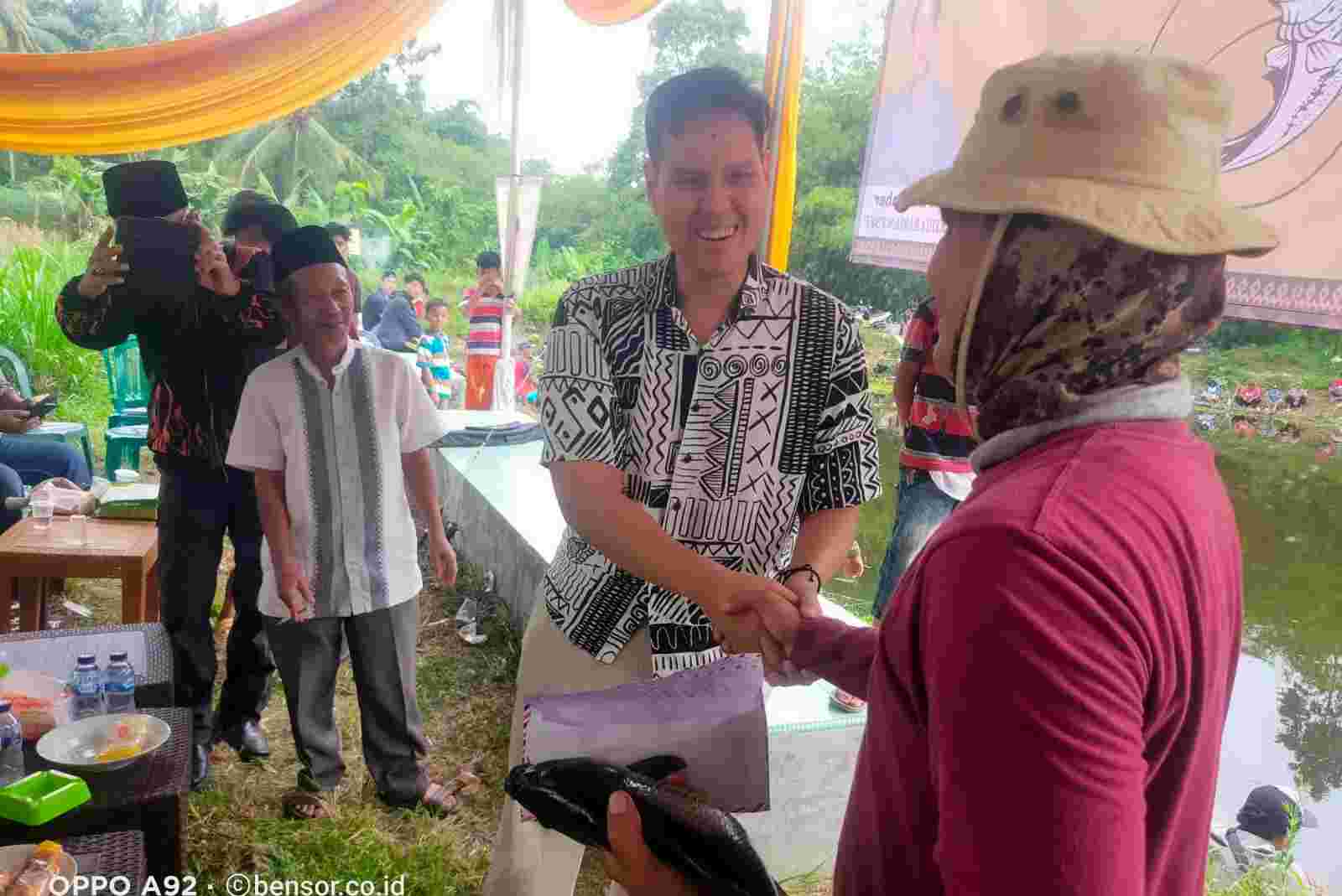 Lomba Mancing, Umpan Cacing Tanah Dapat Hadiah Rp 2,5 Juta Lomba Mancing, Umpan Cacing Tanah Dapat Hadiah Rp 2,5 Juta