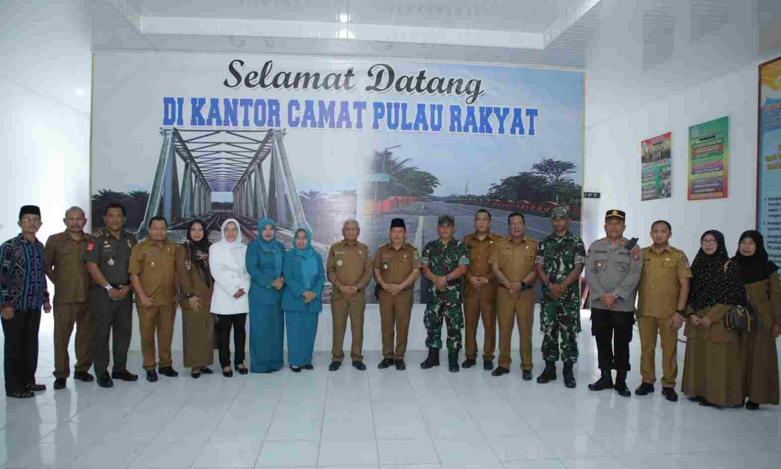 Bupati Surya Resmikan Gedung Kantor Kecamatan Pulau Rakyat Bupati Surya Resmikan Gedung Kantor Kecamatan Pulau Rakyat