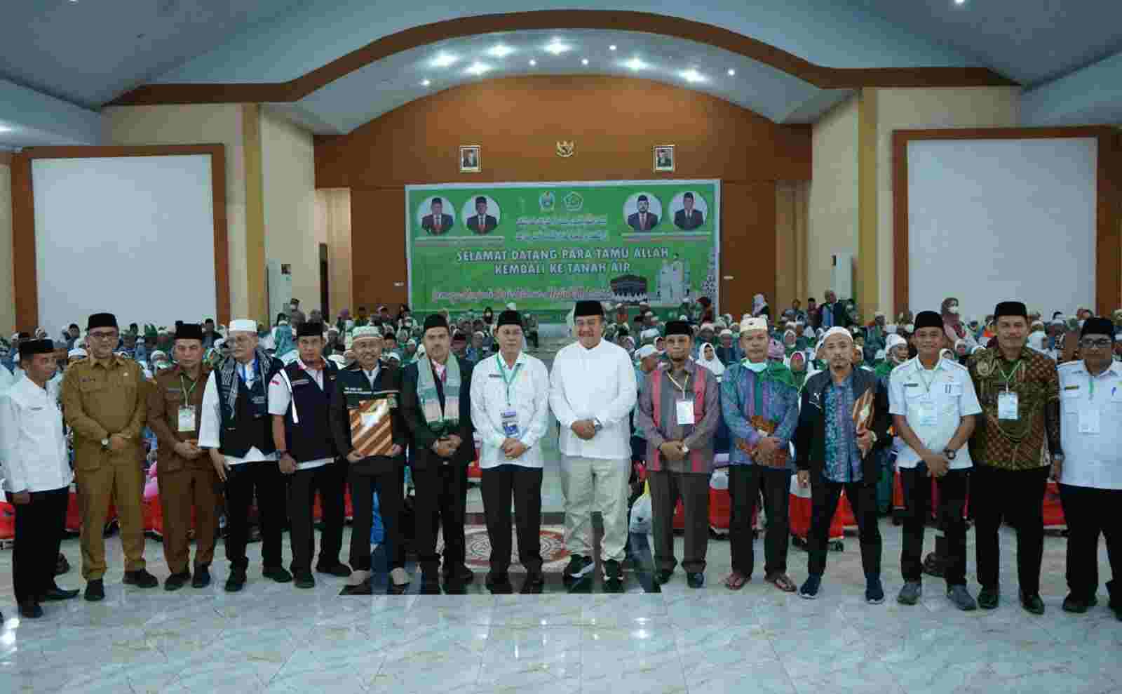 Pemkab Asahan Sambut Kepulangan Jama’ah Haji Kloter 14 Pemkab Asahan Sambut Kepulangan Jama’ah Haji Kloter 14