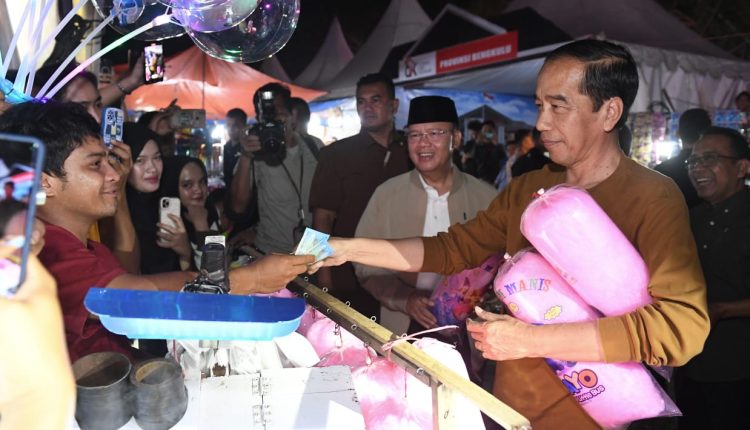 Nikmati Malam di Bengkulu, Presiden Kunjungi Festival Tabut 2023 Nikmati Malam di Bengkulu, Presiden Kunjungi Festival Tabut 2023
