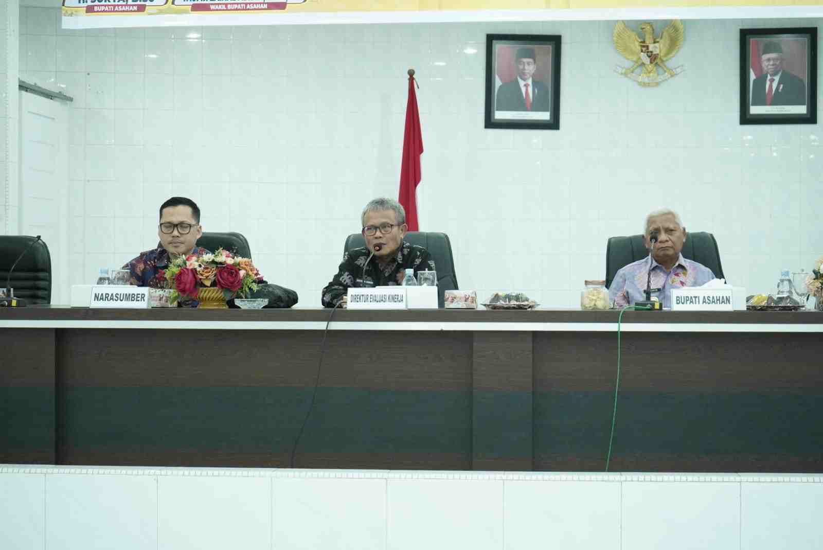 Bupati Surya Buka Sosialisasi Penyusunan LPPD Bupati Surya Buka Sosialisasi Penyusunan LPPD